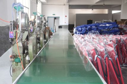 Because our good quality products with high competitve price, UK Go Outdoor sell our goos very well, so UK JD Sport started to cooperete with us, and now has cooperated more than 9 years. 
Factory Biulding Area：5,800㎡，Amount:：USD7,500,000.00.